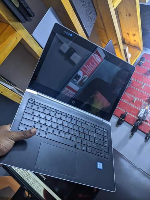 A picture of HP 430 g4 touch screen ram8 SSD 256