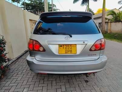 A picture of TOYOTA HARRIER