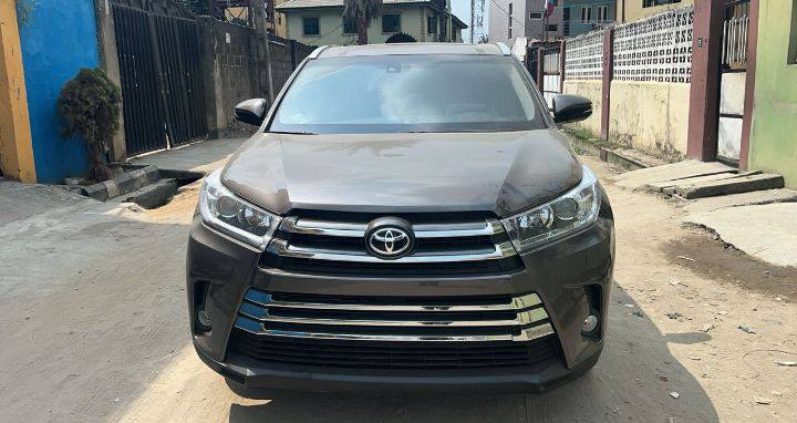 A picture of Toks 2016 Toyota Highlander Limited