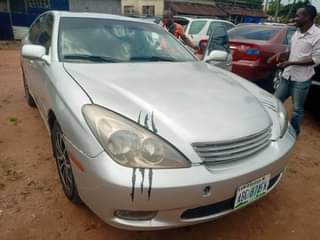 A picture of Super clean Lexus es 330