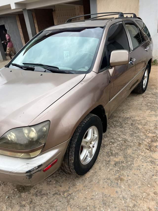A picture of Lexus RX 300
