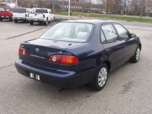 A picture of URGENT SERIOUS BUYERS ONLY Foreign used TOYOTA COROLLA Year 2000