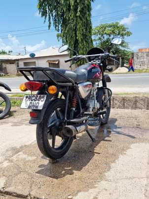 A picture of Boxer x 125