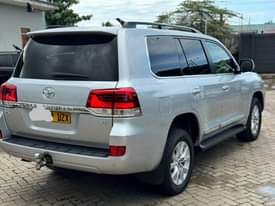 A picture of TOYOTA LANDCRUISER 2017 Price Tshs. 190Million 4800cc Diesel Low Mileage