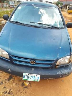 A picture of 2000 TOYOTA SIENNA