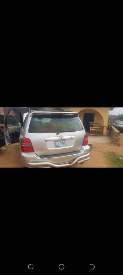A picture of 2005 TOYOTA HIGHLANDER SUV