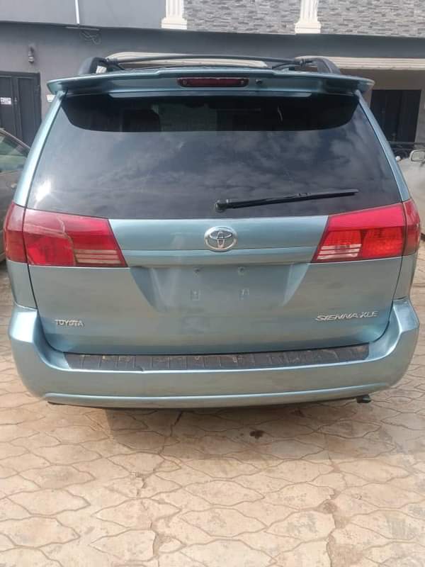 A picture of Toyota SIENNA 2005 Model Engine Gear AC Needs Gas Clean