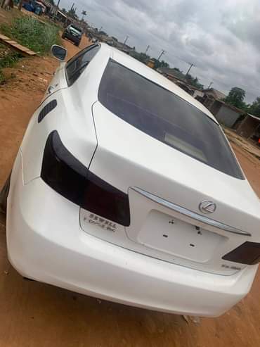 A picture of Dealers offer Fastest finger gets it 2008 es350 for 5