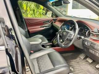 A picture of 2014 Toyota harrier new model Anaconda Chassis number