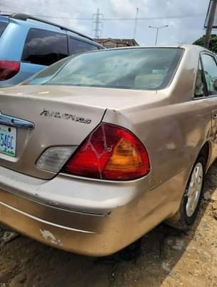 A picture of 2004 Toyota Avalon 2004