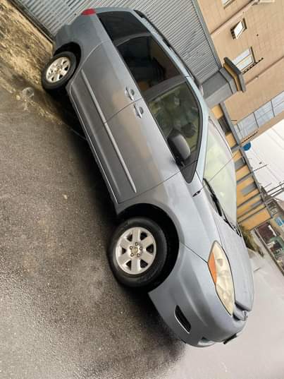 A picture of HOTTEST DEAL Extremely clean Toyota Sienna 2006 Privit use Please