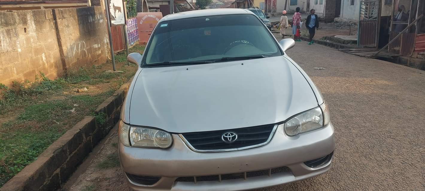 A picture of Toyota corrolla 2000