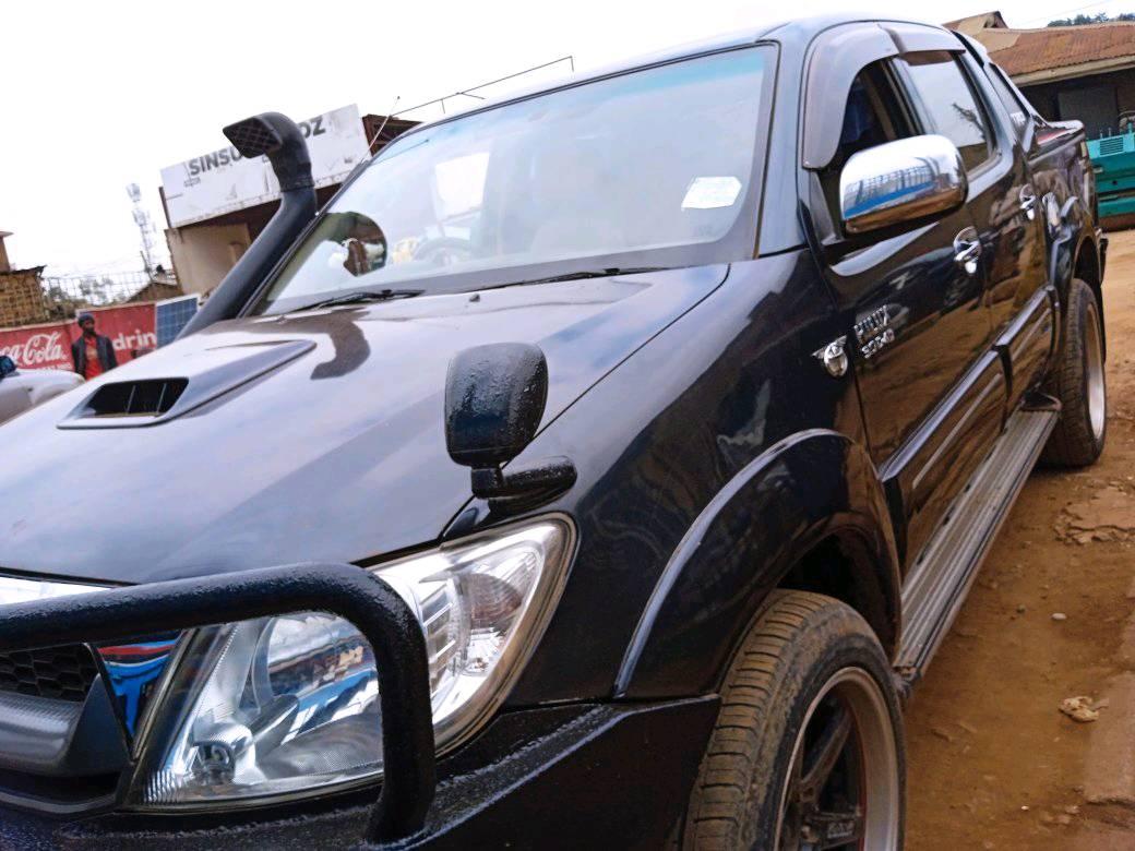 A picture of Toyota hilux 0700327795 