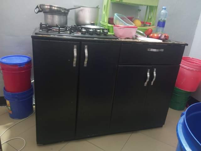 A picture of Mbezi Mwisho 0767479806 JIKO la gesi lenye kabati la milango