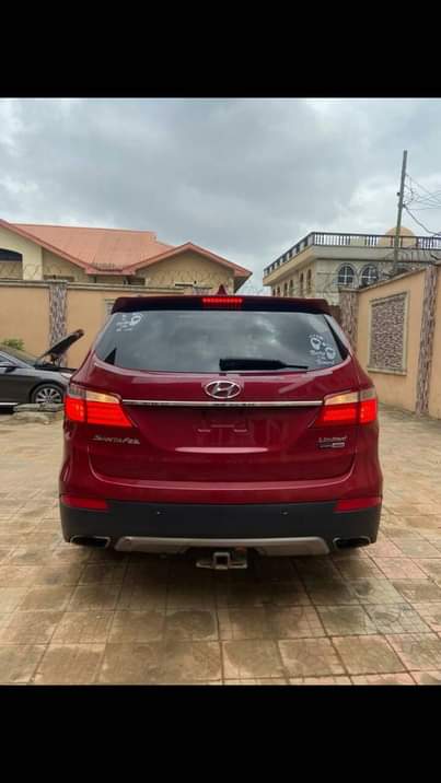 A picture of Hyundai Santa Fe 2015