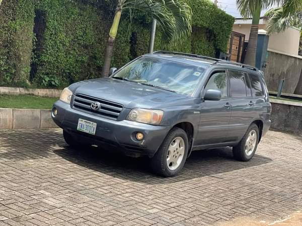 A picture of 2005 Toyota Highlander limited So clean no need of direct