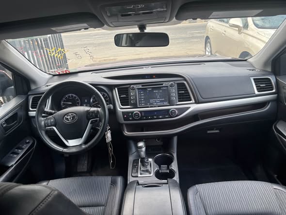 A picture of Toyota Highlander 2017