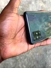 A picture of Samsung galaxy a71 128gb BEI NI 245 000 TU