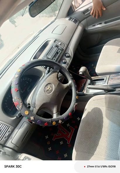 A picture of 04 camry