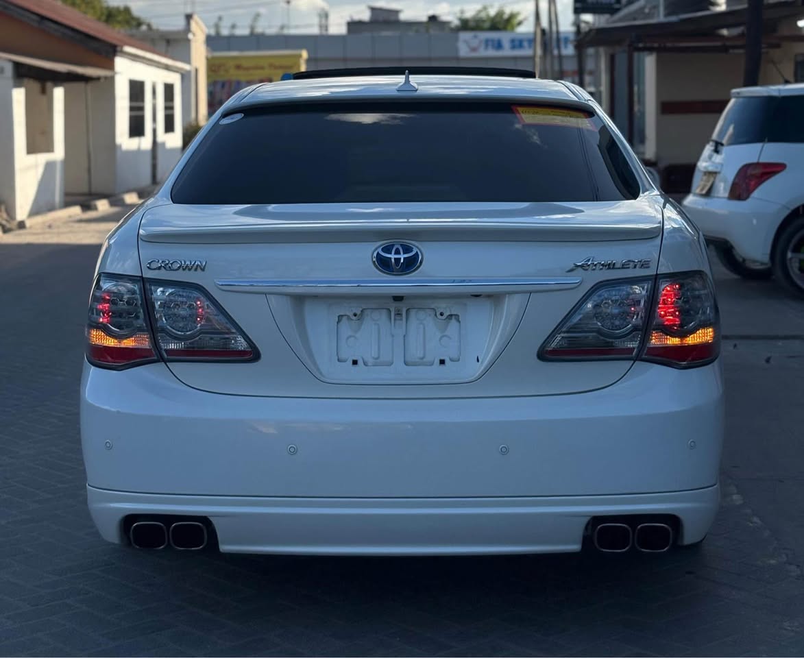 A picture of Toyota crown Price 29.5M