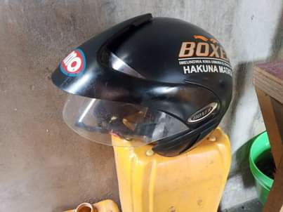 A picture of HELMENT YA BOXER INAUZWA BEI ELFU 13000 TU 0677273022