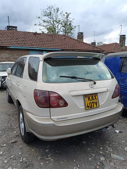 A picture of Toyota harrier 2000cc