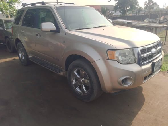 A picture of FORD ESCAPE 08 MODEL FIRST BODY