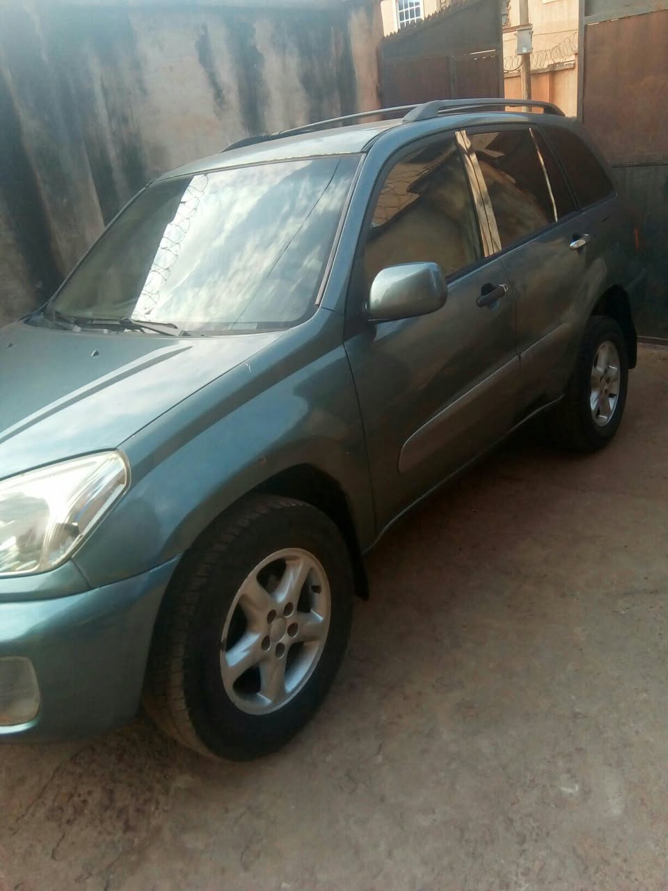 A picture of TOYOTA RAV4