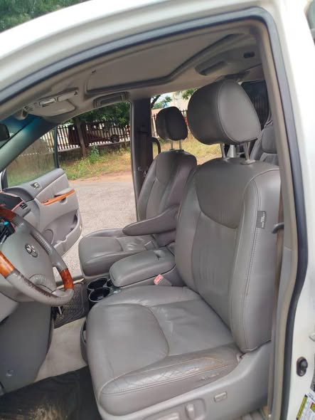 A picture of 2008 Toyota sienna