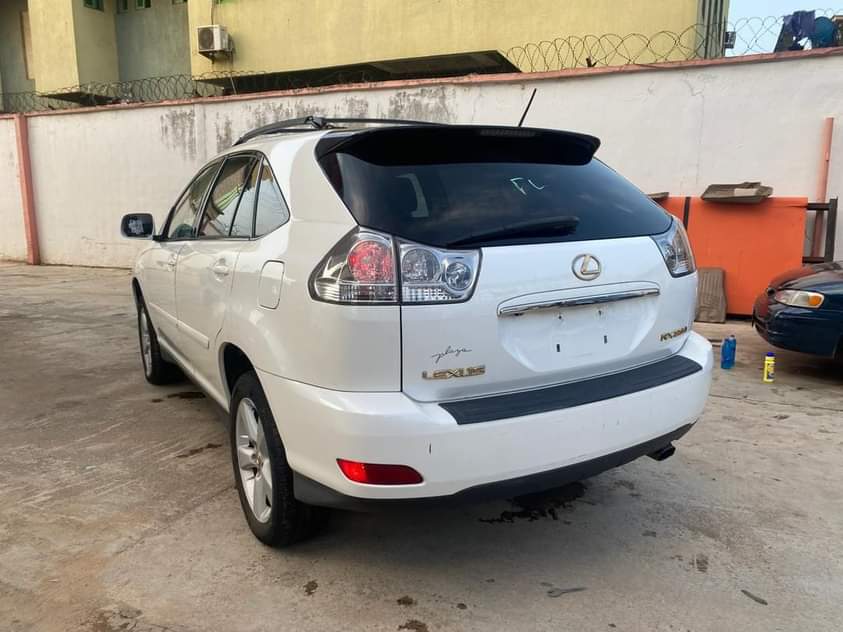 A picture of 2006 Forieng used lexus Rx