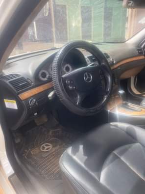A picture of Bez E350 4matic 2009 first body first owner everything working