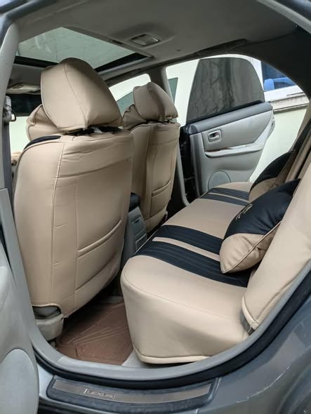 A picture of 2002 Toyota lexus