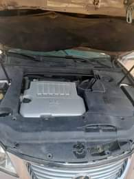 A picture of Es 350 up for sale and everything is working perfectly