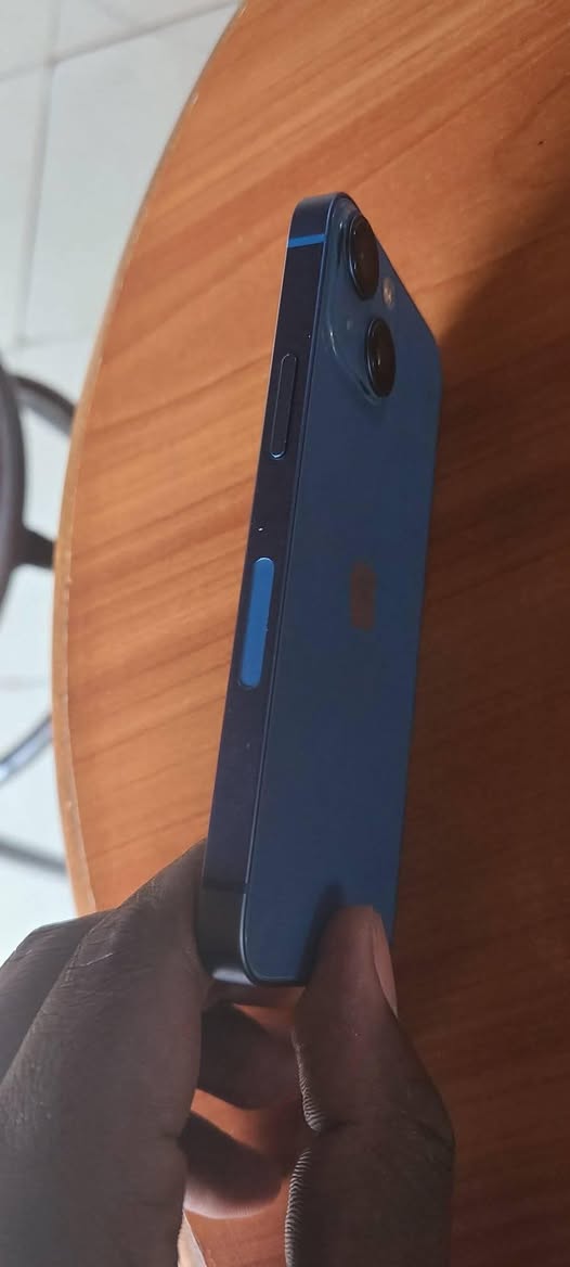 A picture of Iphone 13 min