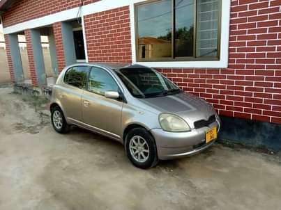 A picture of 2000 Toyota Vitz New stock
