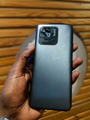 A picture of Redmi 10c internal 128gb ram 6 kipengele crek 1 tu