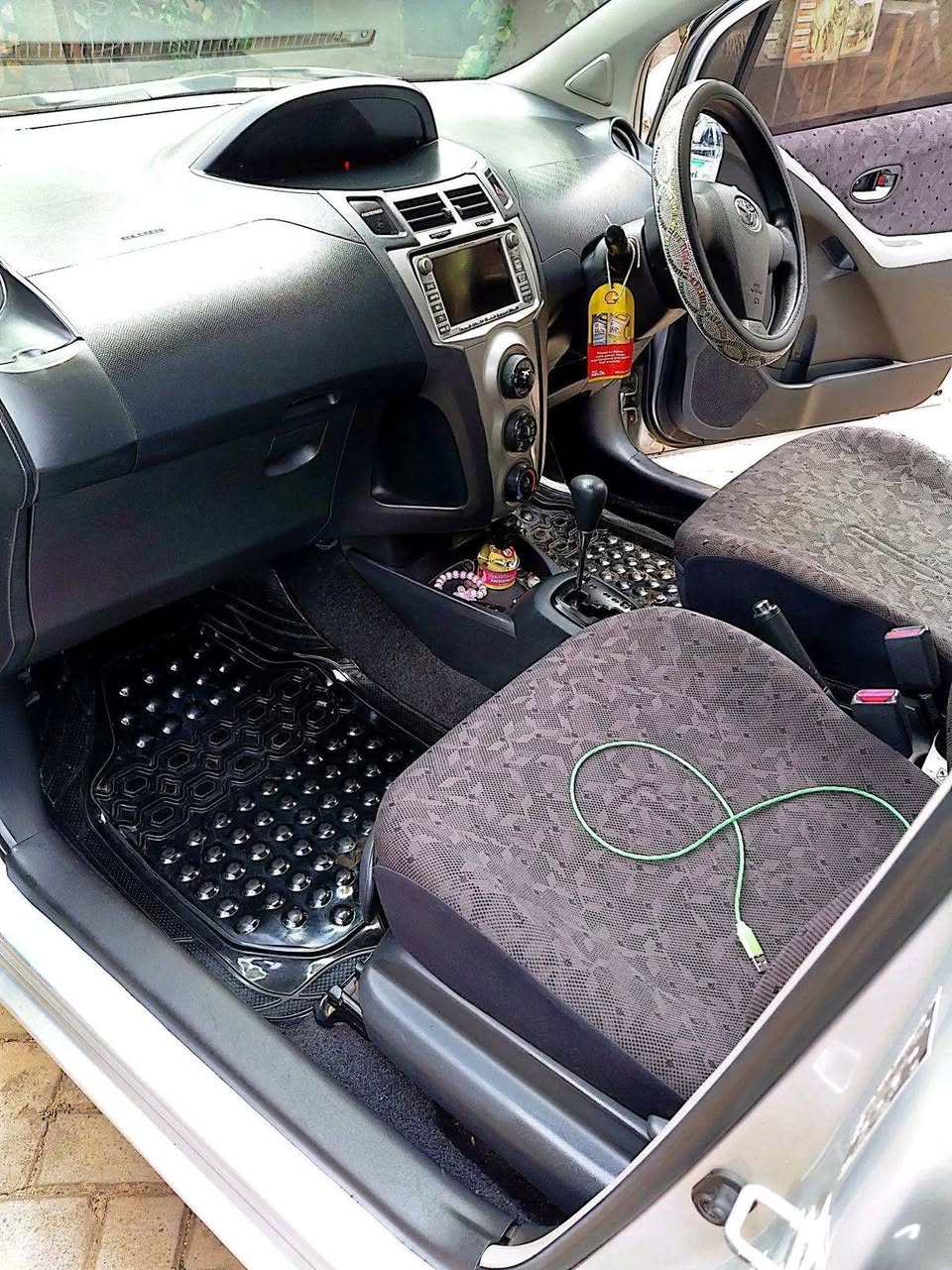 A picture of Vitz 1 0cc 16 5m 0757229773