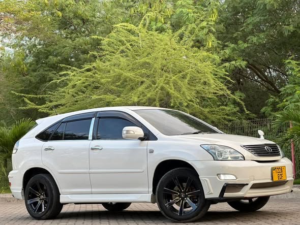 A picture of TOYOTA HARRIER
