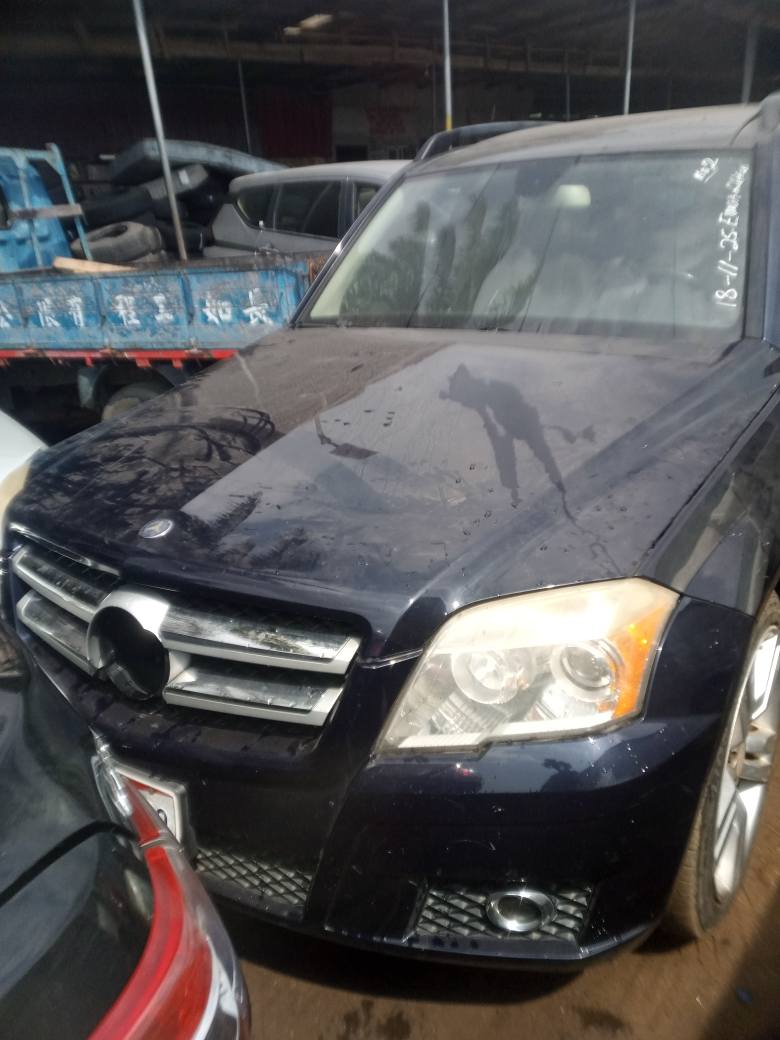A picture of Glk 2010 and Camry 2013