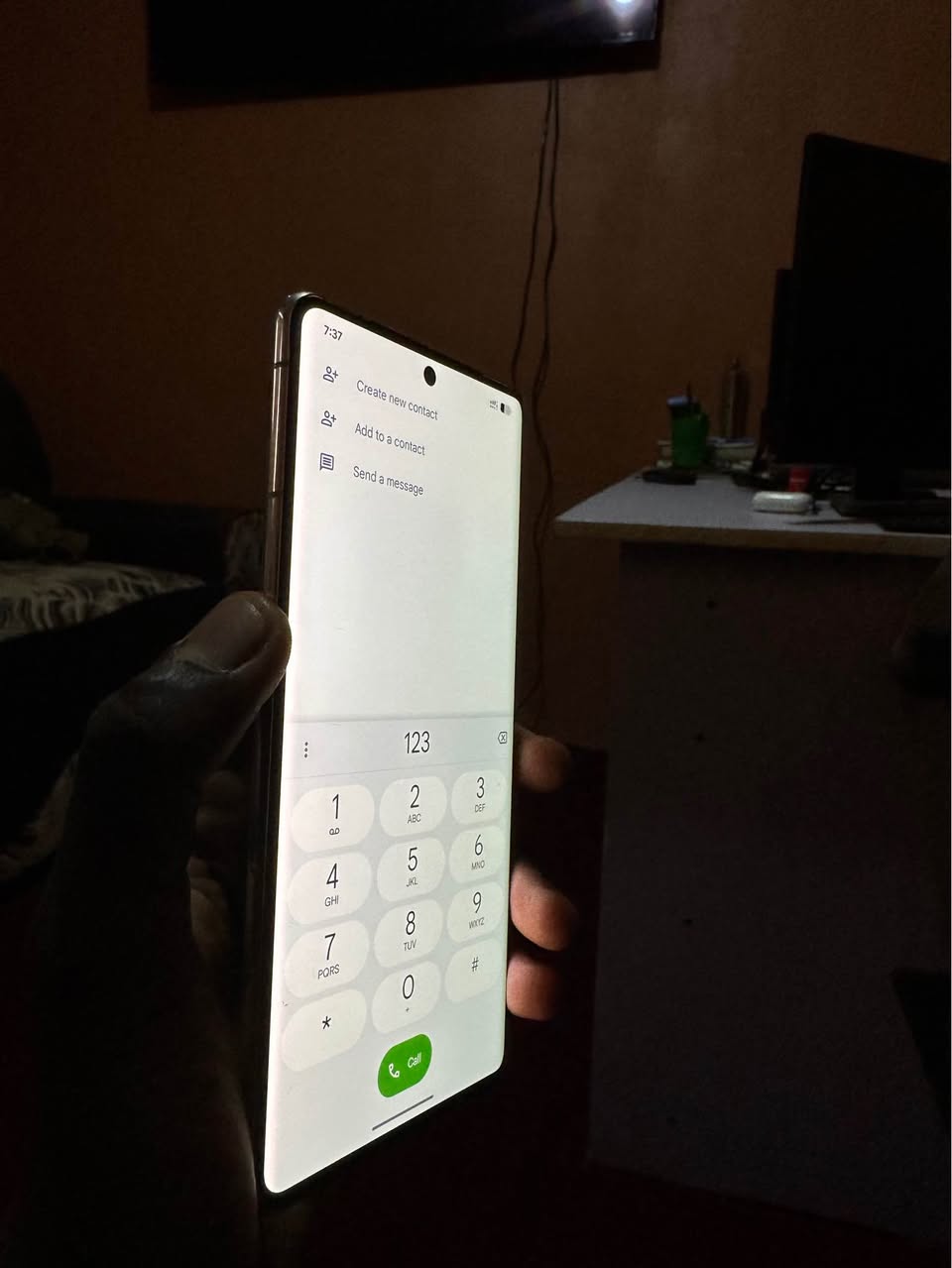 A picture of Am having pixel 7pro and note 20ultra how much can