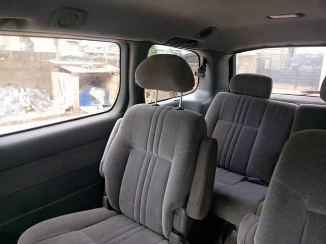 A picture of Toyota Sienna 2002