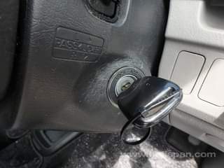 A picture of 2003 TOYOTA NOAH