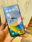 A picture of iPhone XS Max with slight crack 64Gb at 550k