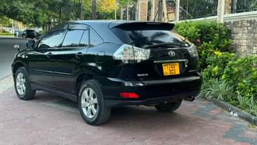 A picture of TOYOTA HARRIER