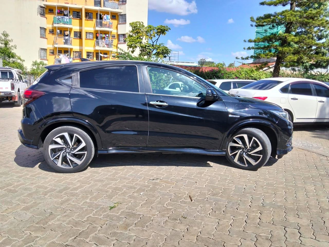 A picture of 2018 Honda vezel rs