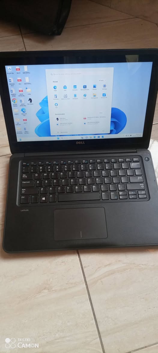 A picture of Dell latitude i3 Touchscreen 6th generation at 600 000