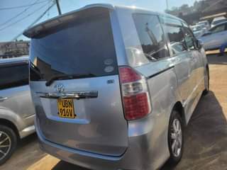 A picture of 2009 Toyota Noah 2 0cc