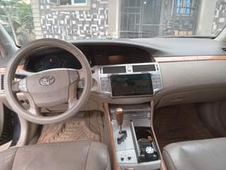 A picture of Toyota Avalon 2006
