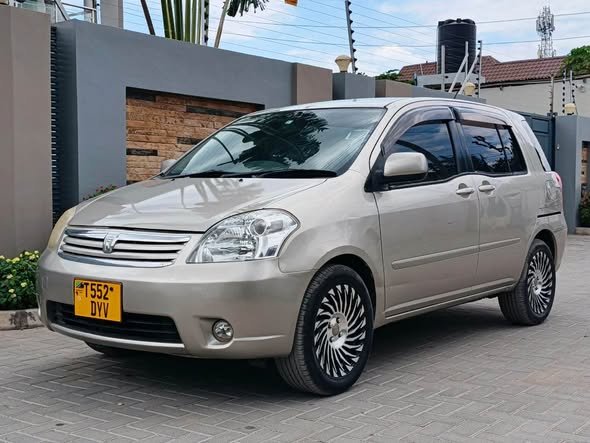 A picture of TOYOTA RAUM 0767058883