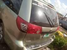 A picture of Toyota Sienna 06 model Firstbody pan Engine and Gear okay